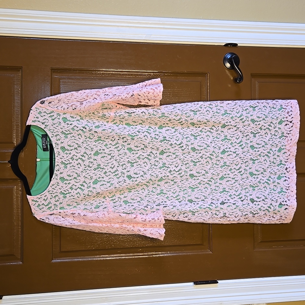 Kasper-Pink lace 3/4 bell sleeved dress with green lining Sz L.